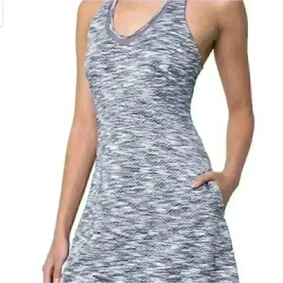 TRAVEL DRESS SIZE MEDIUM - Picture 4 of 10